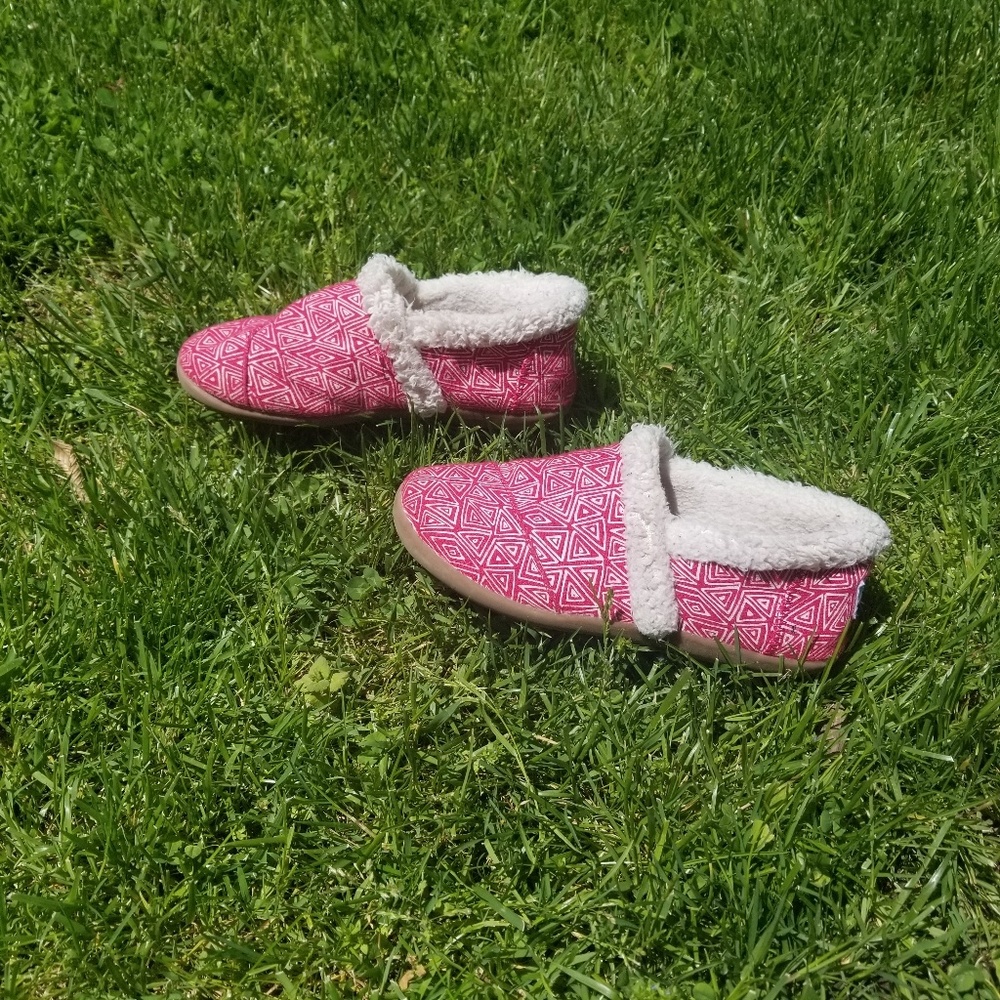 TOMS Girl shoes